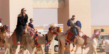 بزيارة مهرجان الملك عبدالعزيز للإبل.. بريطاني يرافق والديه لاكتشاف المملكة - وكالة Mea News