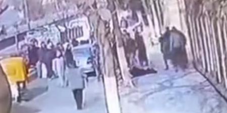 مصر: طبيب “يسحل” زوجته الطبيبة الحامل في الشارع