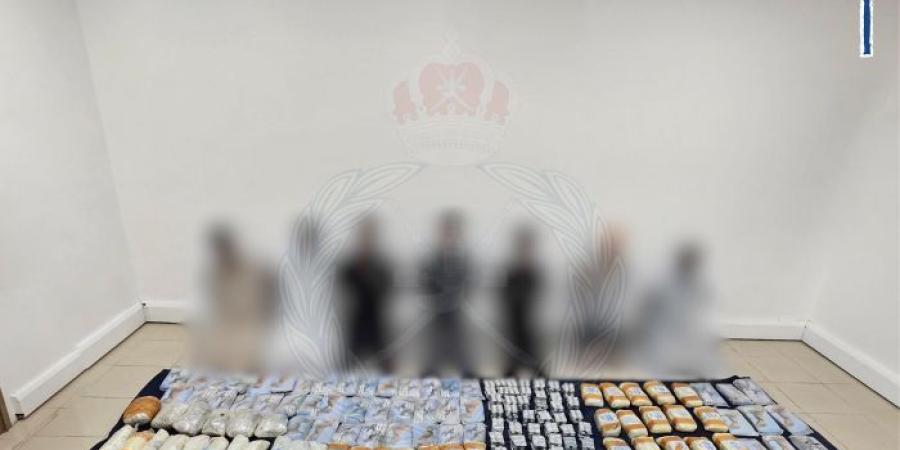 ضبط مواطن و6 آسيويين بتهمة تهريب مخدرات بولاية مسقط - وكالة Mea News