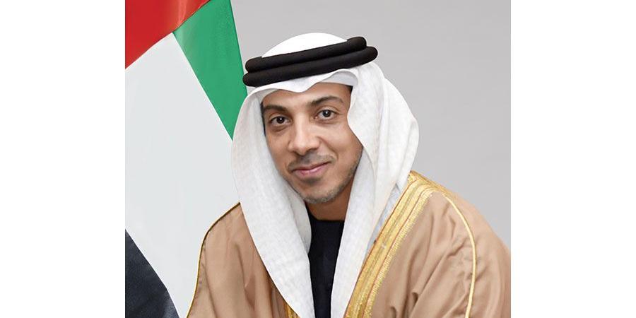 منصور بن زايد وحمدان بن محمد والشيوخ يهنئون هزاع بن زايد - وكالة Mea News