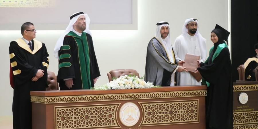 الجامعة القاسمية تحتفل بتخريج طلبة فوجها الثامن - وكالة Mea News