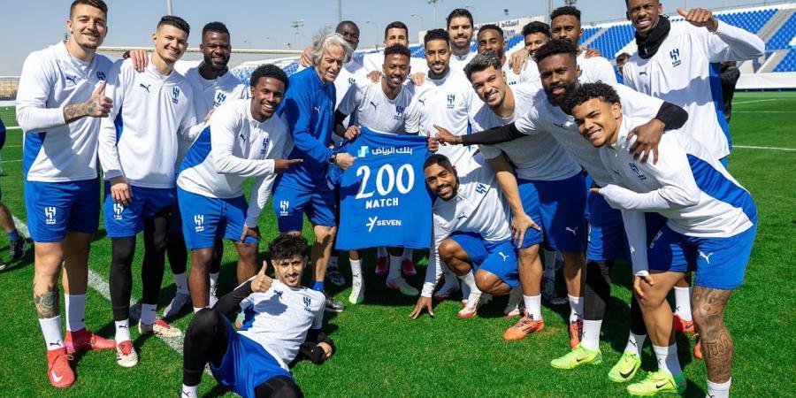 الهلال يحتفي بوصول ناصر الدوسري إلى المباراة رقم 200 .. تغطية