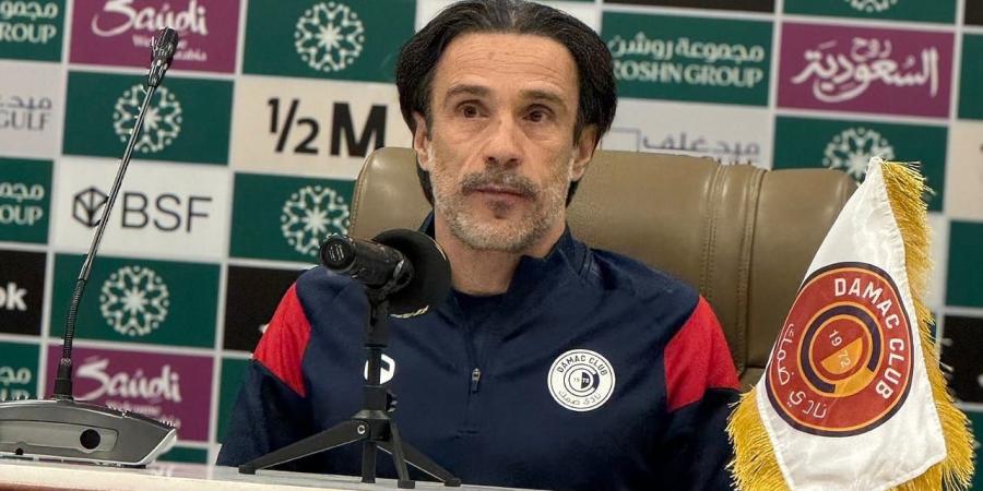 مدرب ضمك: مواجهة الهلال صعبة والصراع على الصدارة لا يهمني