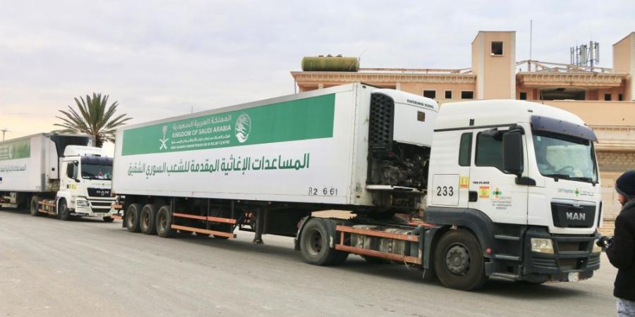 الجسر الإغاثي السعودي.. عبور 85 شاحنة بمواد غذائية وطبية للشعب السوري