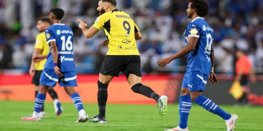 الهلال يستفسر عن تذاكر الكلاسيكو أمام الاتحاد والرابطة تردالروقي يثير الجدل حول حكام الاتحاد