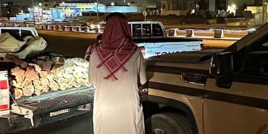 الرياض.. ضبط مواطن مخالف لنظام البيئة لنقله كميات من الحطب المحلي