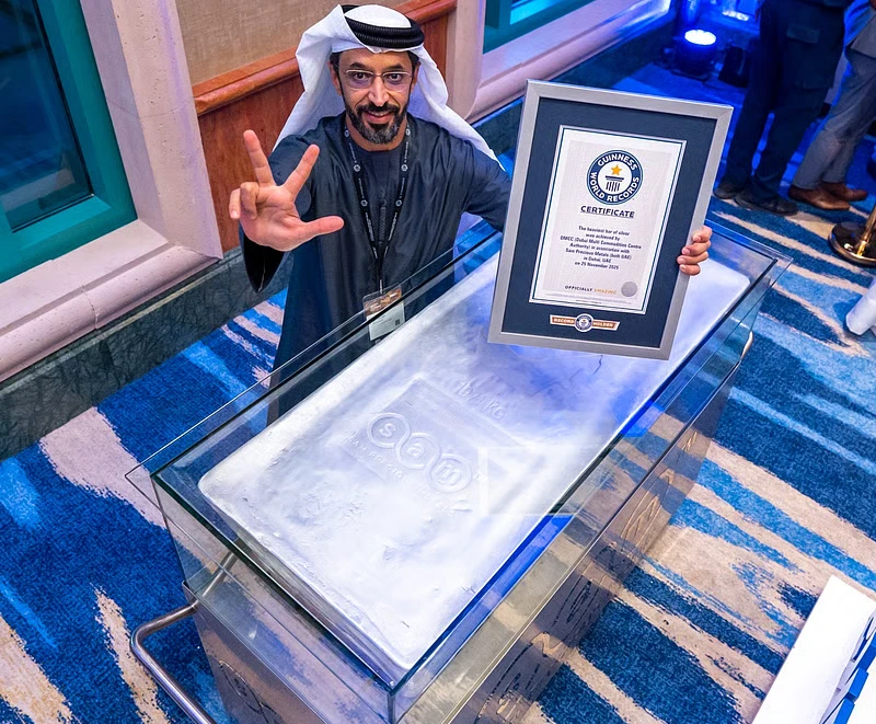 وزنها 1971 كجم تيمناً بعام الاتحاد.. شاهد أكبر سبيكة فضة في العالم صنعت بالكامل في الإمارات